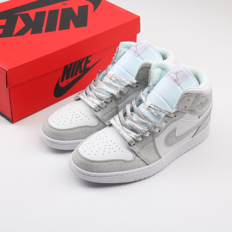 Air Jordan 1 Mid SE "Grey Fleece"