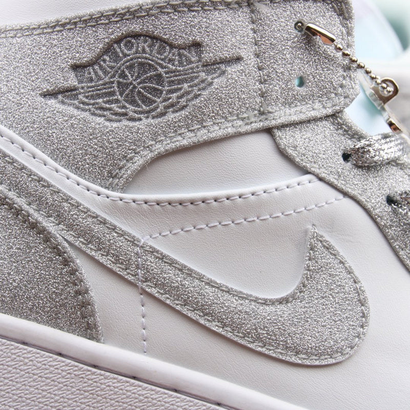Air Jordan 1 Mid SE "Grey Fleece"