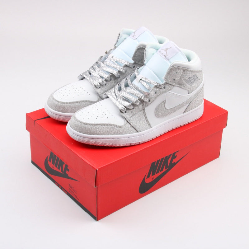 Air Jordan 1 Mid SE "Grey Fleece"