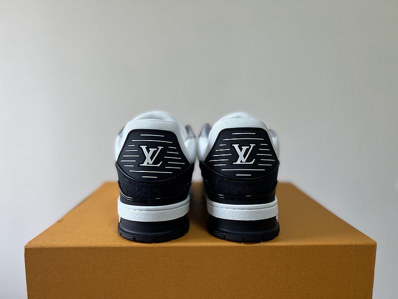 Sneaker LV Trainer black and white